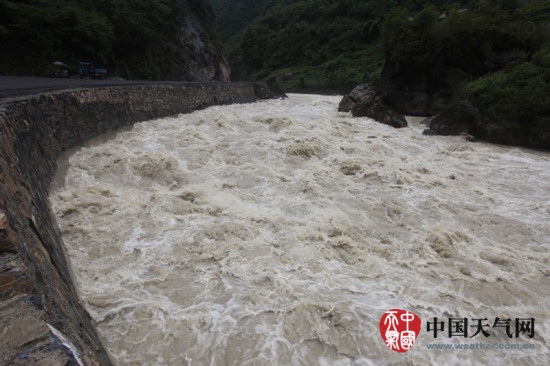 恩施暴雨