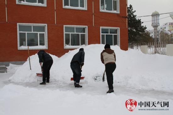 黑龙江抚远暴雪积雪深度达1米