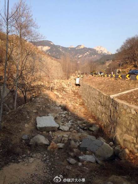 临沂蒙山景区内发生严重车祸