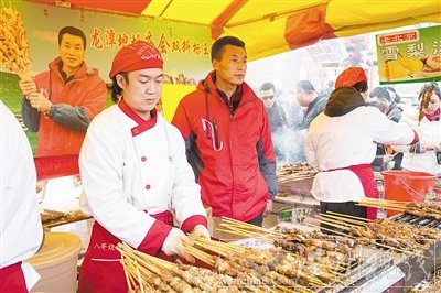 摊贩卖羊肉串日挣15万