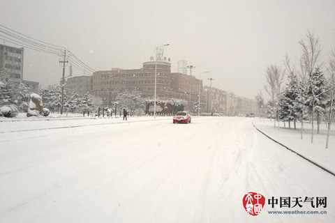 中东部大范围雨雪天气