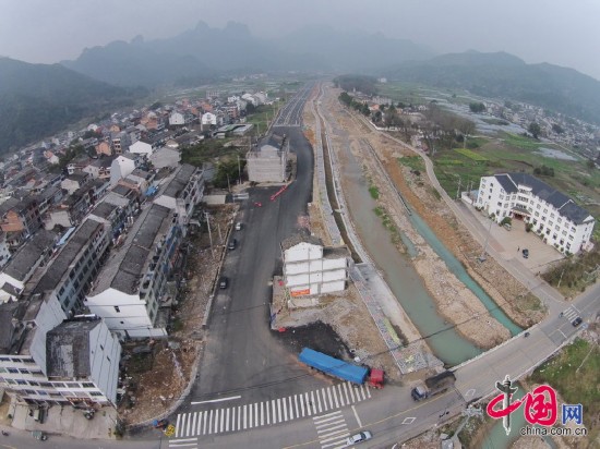 永嘉钉子户：温州市永嘉县溪南村41省道上的钉子户