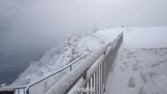 四川峨眉山大雪