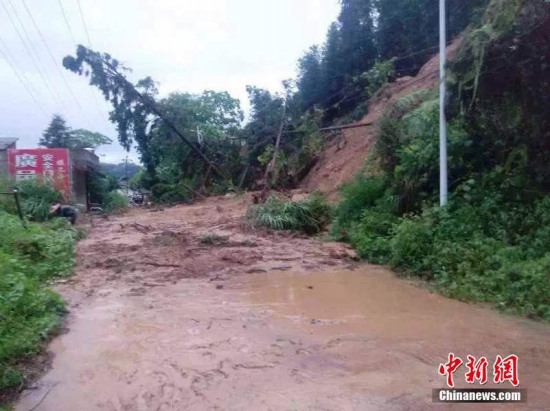 广西暴雨引发泥石流灾害