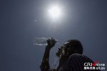 印度高温致800死 最高气温48℃