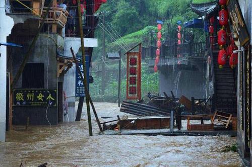 婺源暴雨古村落被淹