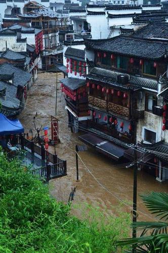 婺源暴雨古村落被淹