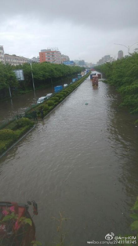 今天深圳下暴雨