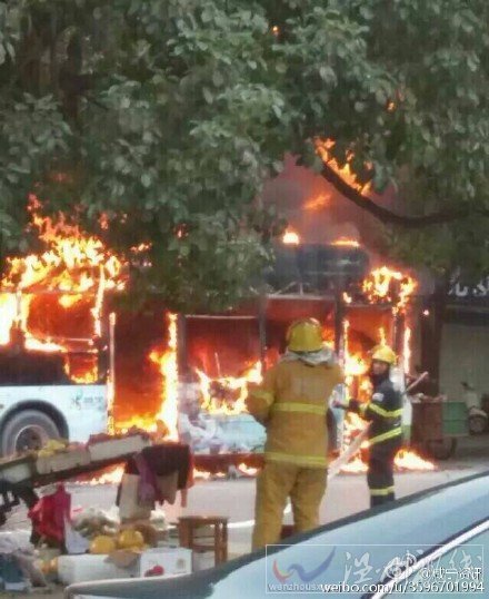 温泉潜山商业街附近全部停电了