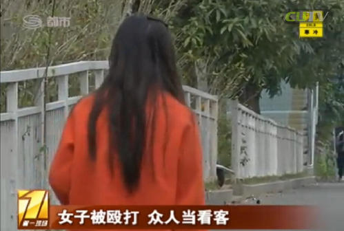 女子街上被暴打