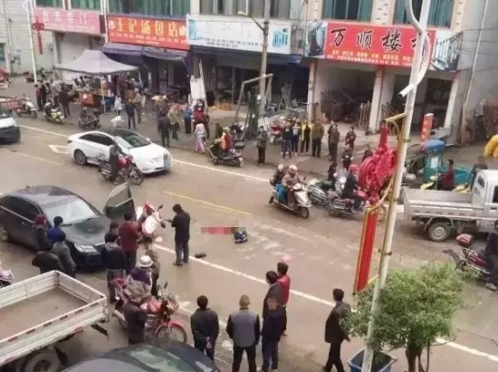 金华东阳南市街道贾宅村车祸