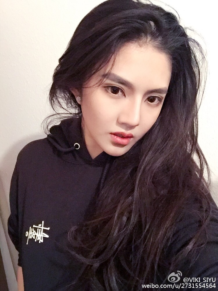 美女化吴亦凡仿妆