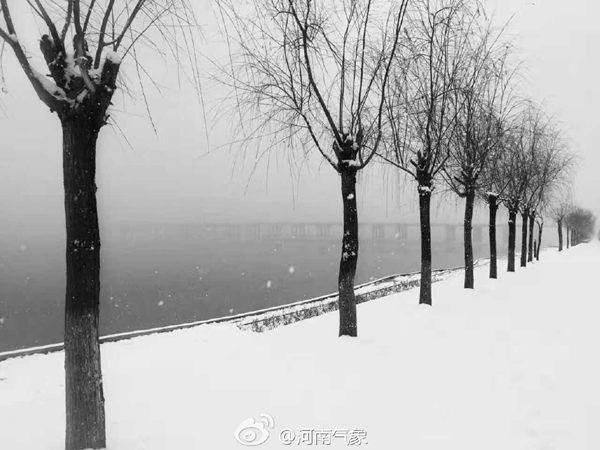 河南浓雾暴雪 春运受影响