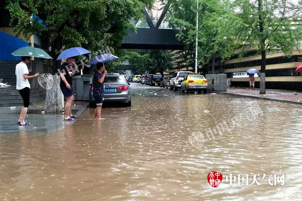 辽宁暴雨内涝严重 局部特大暴雨