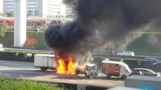 台高速火烧车事故