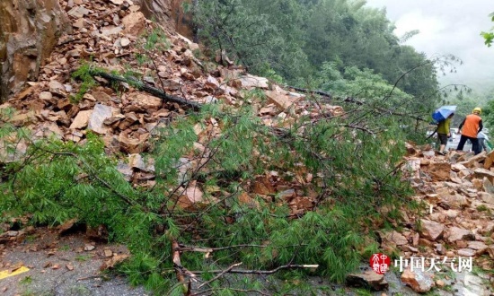 湖南炎陵暴雨山体塌方