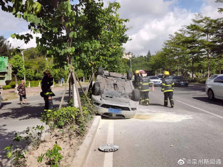 泉州北山隧道发生三车追尾车祸现场