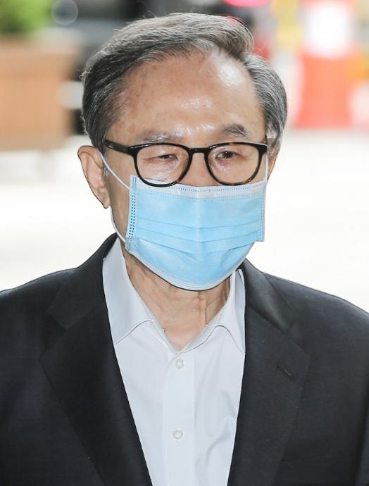 韩国前总统李明博终审获刑17年