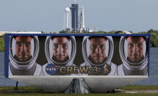 NASA-SpaceX载有4名宇航员的太空舱时隔6个月返回地球