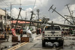 今年第22号台风雷伊横扫菲律宾造成208人死亡 52人失