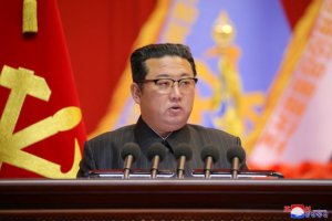 朝鲜金正恩视察高超音速导弹发射