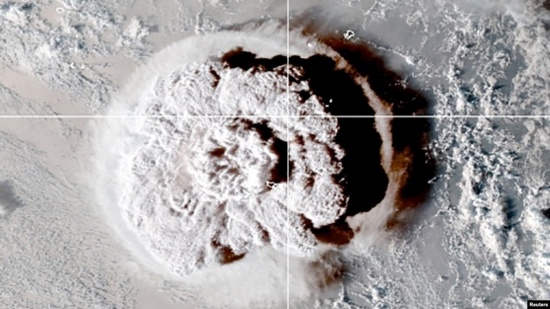 汤加火山爆发引发海啸
