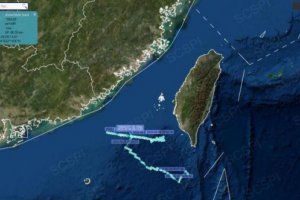 美海军驱逐舰穿越台湾海峡 欺我中国软弱