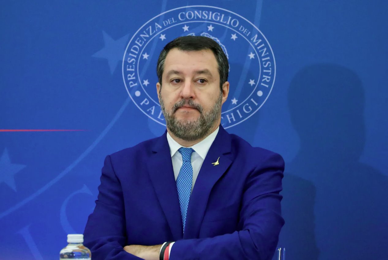 意大利基础设施部长兼副总理马泰奥·萨尔维尼(MatteoSalvini)出席2022年11月22日在意大利罗马举行的政府第一份预算新闻发布会。