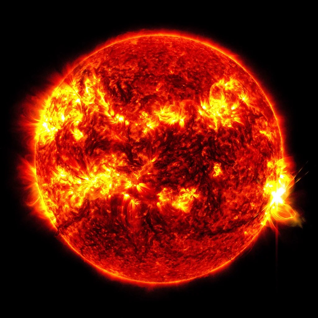 今年5月10日，X5.6太阳耀斑从太阳表面爆发（美国宇航局/SDO）