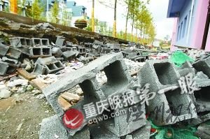 亿万富翁堵路围殴交巡警续：自称遭强拆伤面子